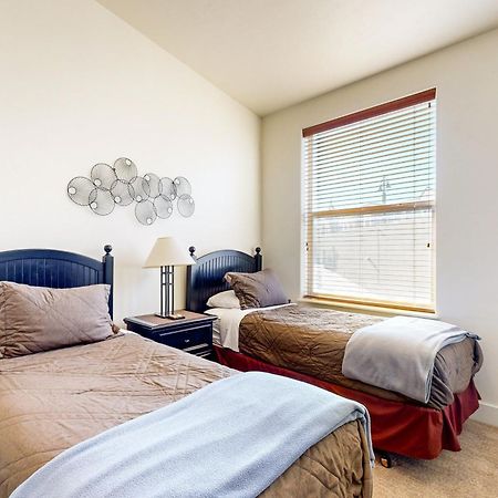 Newpark Townhomes 28 パークシティ エクステリア 写真